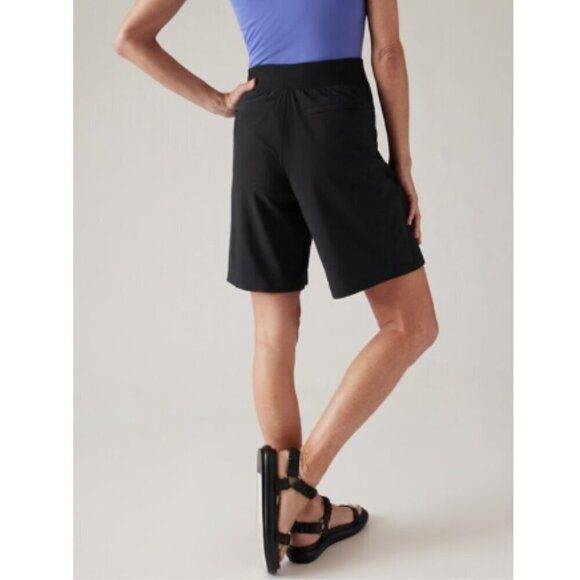 Athleta BROOKLYN BERMUDA Shorts Black Stretch Golf Walking Size 2 #798599 RT$69 - Picture 5 of 8